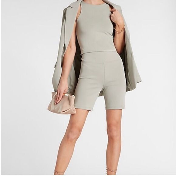 NWT Express Body Contour High Compression High Neck Cropped Tank Sage- Size XS - Picture 3 of 8